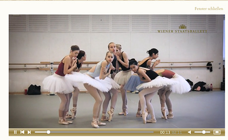 Die Ballettakademie probt den Winter (Jerome Robbins: "Four Seasons") © Delbeaufilm.http://www.wiener-staatsoper.at/Content.Node/home/staatsballett_neu/medien/medien.de.php#ad-image-0