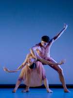 Alice Firenze, Eno Peçi: Pas de deux zu Mozart Adagio. © Wiener Staatsballett / Ashley Taylor