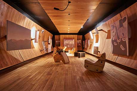 Ausstellungsansicht:  Friedrich Kiesler, Art of This Century, 1:3 Rekonstruktionsmodell der Surrealist Gallery, 1989. Österreichische Friedrich und Lillian Kiesler-Privatstiftung, Wien. MAK-Ausstellungshalle © MAK/Georg Mayer