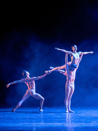 Im Narrenparadies: Dato, Peçi, Tonoli © Wiener Staatsballett / Ashley Taylor 