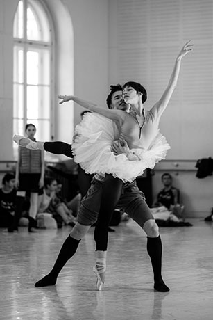 Yakovleva und Gabdullin proben: Feurige Liebe © Wiener Staatsballett / Ashley Taylor 