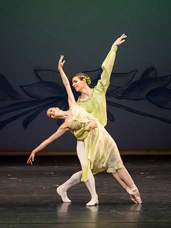 "Frühling" Mit Nasha Mair in "Four Seasons" vn Jerome Robbins © © Wiener Staatsballett / Ashley Taylor 