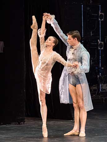 Nina Tonoli, Jakob Feyferlik (Madame Elisabeth, Ludwig) © Wiener Staatsballett / Ashley Taylor 