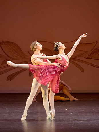 Denys  Cherevychko, Liudmila  Konovalova: "Herbst" von Jerome Robbins. © Wiener Staatsballett / Ashley Taylor 