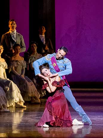 Das vertraute Ehepaar: Tatjana (Tsymbal), Gremin (Forabosco) © Wiener Staatsballett / Ashley Taylor 