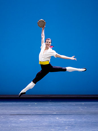 Davide  Dato in Blanchines "Tarantella" © Wiener Staatsballett / Ashley Taylor 