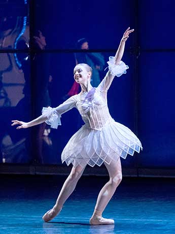 tonoli als Schwester des Königs in "Marie Antoinette" © Wiener Staatsballett / Ashley Taylor 