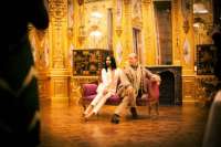 Inszenierung im Museum: Conchita Wurst und Agnes Husslein im Belvedere, 2015.