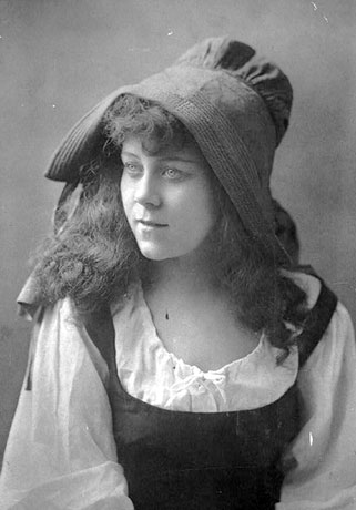 Fuller als Schauspielerin am Gloe Theatre, 1889. Fotografie von Elliott & Frey