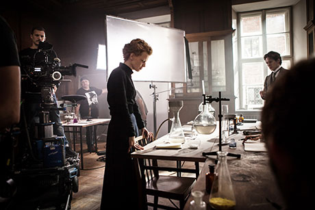 Dreharbeiten im nachgestellten Labor. Alle Bilder © P'Artisan Filmproduktion
