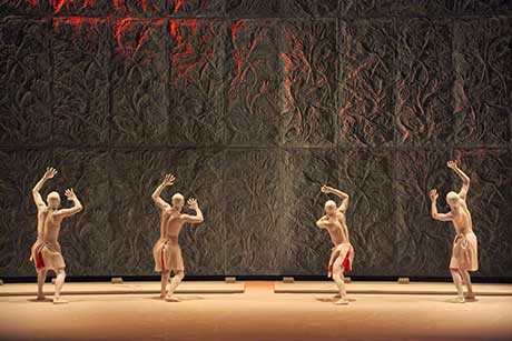 :"Meguri" – angenehmes Tanztheater à la Butoh. © Sankai Juku