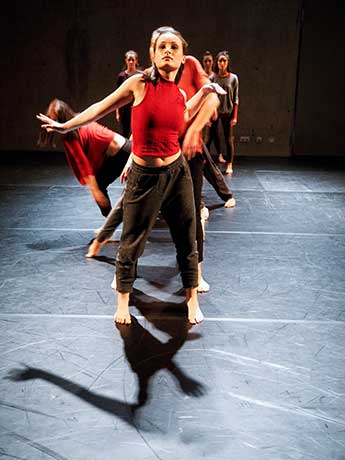 MUK / tanzt: horeografie Saju Hari © Armin Bardel