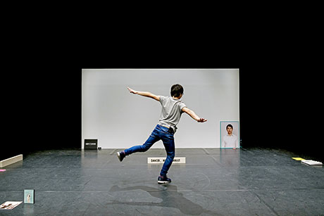 Michikazu Matsune tanzt Alvin Aily. © Macimilian Pramatarov