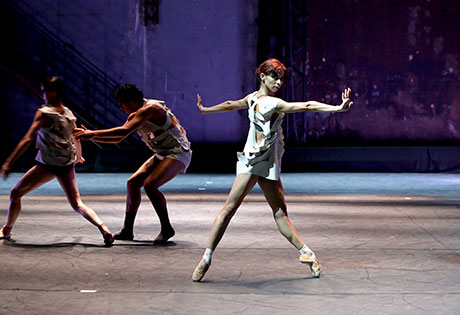 Bayerisches Staatsballett in Siegals Hölle ("Model"). © Ursula Kaufmann