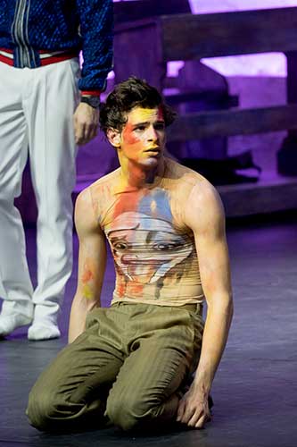 Jakob Feyferlik als Lehrer am Ende. © Wiener Staatsballett / Ashley Taylor