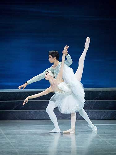 Pas de deux: sauschwer für Tänzerin und Tänzer: Maria Yakovleva, Masayu Kimoto.