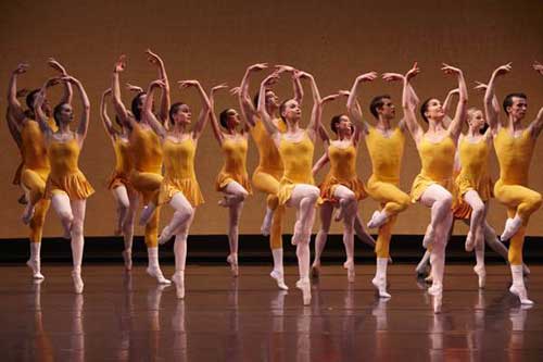 Das  Australian Ballet tanzt "Concerto " von Sir Kenneth MacMillan. © Jess Bialek