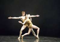 Immer wieder ein Vergnügen: Avraam mit Cherevychko in"Skew Whiff" von Paul Lightfoot / Sol Leon. © Wiener Staatsballett / Michael Pöhn 
