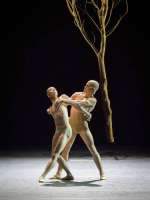 Masayu Kimoto und Andrés Garcia-Torres in "Eden Eden". © Wiener Staatsballett / Ashley Taylor 