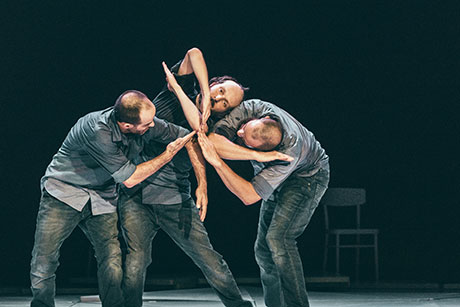 Denkende, sprechende Arme und Hände. Johnny Lloay, S. L. Cherkaoui, Dimitrie Jourde