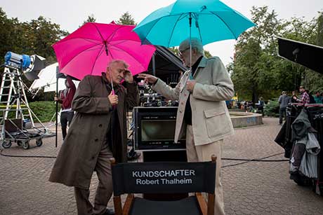 Tratsch in der Drehpause: Henry Hübchen, Michael Gwisdek. © Kulbach