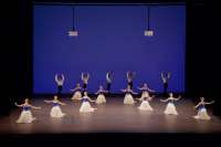 Ein anstrengender Abend für die Schüler_innen der Ballettakademie. Der Applaus hat sie samt den Lehrer_innen belohnt. 