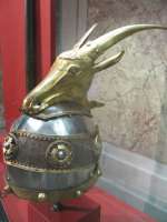 Der im Kunsthistorischen Museum Wien ausgestellte Helm wird dem Kämpfer Skanderbergz zugeschrieben. © zenit / lizenzfrei