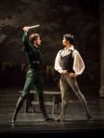 Hilarion und Herzog Albrecht buhlen um die Liebe Giselles (Eno Peçi, Kimoto)