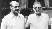 Schostakowitsch 1959 mit Mistislaw Rostropowitsch (li), dem er sein 1. Cellokonzer gewidmet hat. © Bayerisch Rundfunkt, Bildquelle: picture -alliance/ dpa 