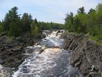 Reißende Flüsse, wie der StLouis River, geöhren zur Landschaft Minnesotas. Nicht nur die Autorin, auch ihre Hauptperson Linda, sinddort aufgewachsen. © GNU free license
