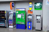 Wenn die Bankomaten tot sind … im Bild : Intakte Geldautomaten im Flughafen von  Warschau. ©  modlinairport.pl