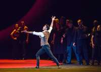 Carlos Acostas als Esamillo in seiner Choreografie „Carmen". © Tristram Kenton
