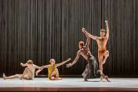 "Sand" mit schönen Gruppenbildern. © Chris Hardy 