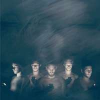 Hungry Sharks : Tanz auf düsterer Bühne. © Dušana Baltić