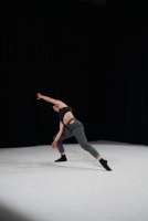 Christina Osternig tanzt zur Musik, gemischt von DJ Patrick Falkner