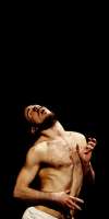 Matteo Sedda ist ein Tänzer, die Legendenfigur Dorkas, schließlich wird er zum Ecce Homo  © Sam De Mol 