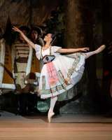 Debüt für Nikisha Fogo als Swanilda im romantischen Ballett "Coppélia".