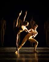 Solopaar in "Artifact Suite": Madison Young, James Stephens. 