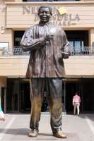 Statue Nelson Mandelas in Johannesburg, wo er 2013 verstorben ist. ©  anagoria / wikipedia