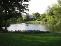 Der Ørstedspark in Kopenhagen, wo im tiefen Winter in einer Schneewächte die erste Leiche gefunden wird. © gemeinfrei, wikipedia