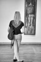 Zwei Rückenansichten im Leopold Museum: Die Pointe muss nicht lange gesucht werden. 