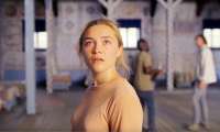 Dani (Florence Pugh) im Gemeinschaftsschlafraum in Hågar.  © Courtesy of A24 