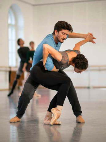 Wie nennt sich ein Tänzer eines Ballettenembles?