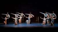 "Symphony of Psalms" zum sakralen Chorwerk von Igor Strawinsky, getanzt vom Wiener Staatsballett. 