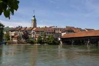  Olten, wo Hohler seine Jugendjahre verbracht hat. Im Bild: Die Altstadt mit der Holzbrücke über die Aare. © Roland Zumbuehl