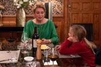 Clémentine Grenier ist Enkelin Charlotte, die einzige, die keine Schwierigkeiten mit Fabienne (Deneuve) hat. © Laurent Champoussin  Clémentine Grenier ist Enkelin Charlotte, die einzige, die keine Schwierigkeiten mit Fabienne (Deneuve) hat. © Laurent Champoussin