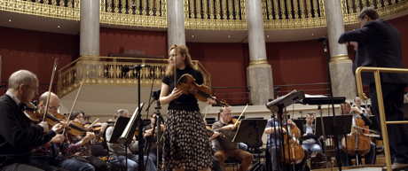 Geigerin Sophie Heinrich ist die erste 1. Konzertmeisterin der Wiener Symphoniker.