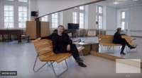 Ballettdirektor Martin Schläpfer plaudert im Ballettsaal über die kommende Saison. © Feuer& Flamme Film / Ausschnit aus einem Video auf youtube.