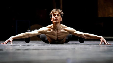Friedemann Vogel präsentiert „Not in my hands“, seine Choreographie zu Mozarts „Requiem“ © Roman Novitzky/Das Stuttgarter Ballett