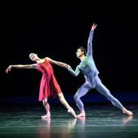 Ioanna Avraam mit Davide Dato: Perfekte Körperspannung.  Ioanna Avraam mit Davide Dato: Perfekte Körperspannung.